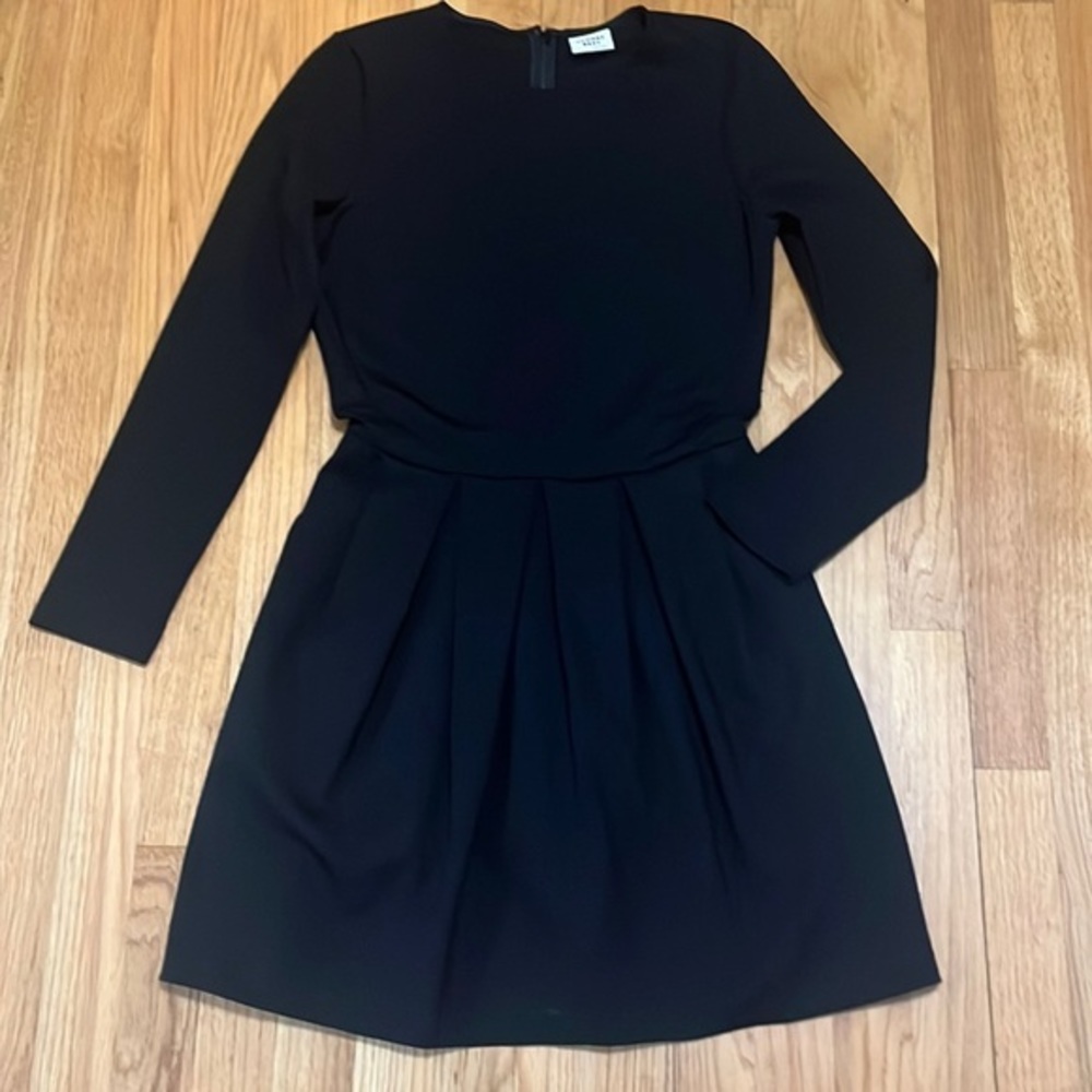 ARITZIA Sunday Best Tartine black Fit & Flare pleated‎ dress w/pockets.